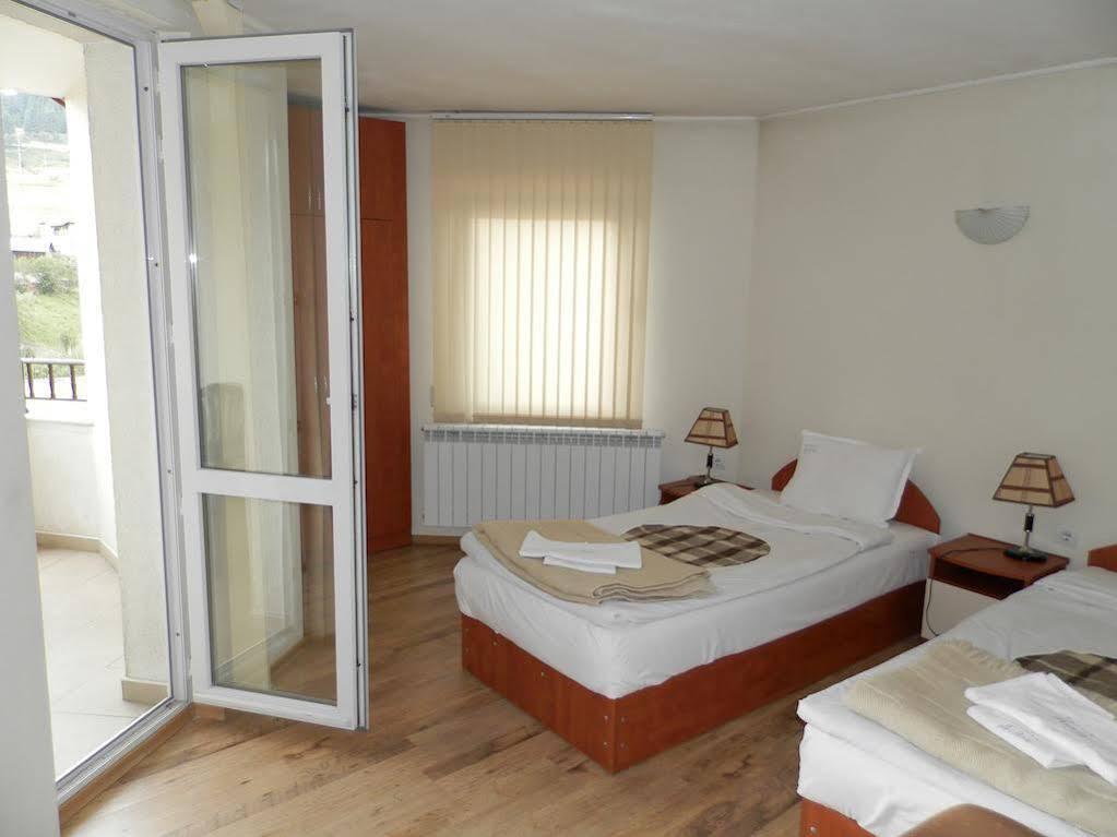 Family Hotel Daisy Borino Exterior foto